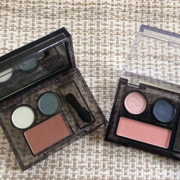 2 Elizabeth Arden Mini eye shadow and blush palettes - Picture 2 of 4